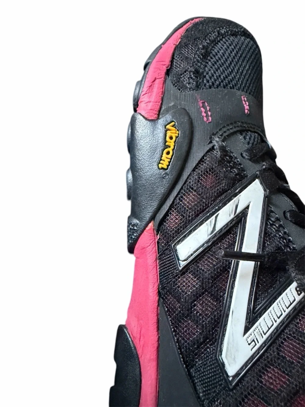 New Balance Minimus Trail running shoes size 7 black and fushia